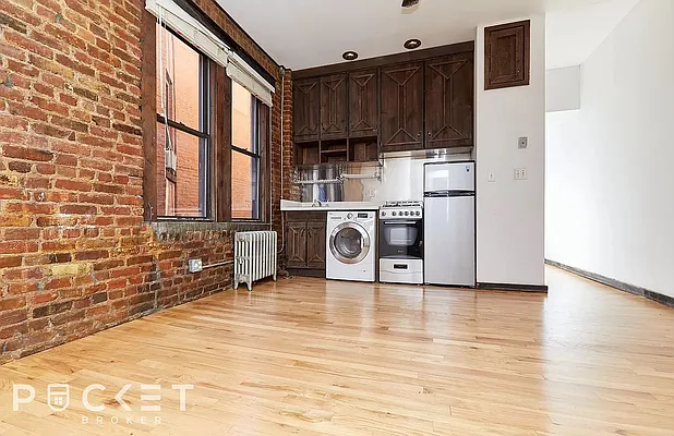 Rented by PocketBroker Inc | media 16