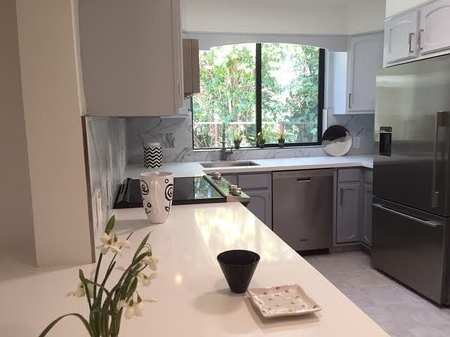 1st image of 1544 School St