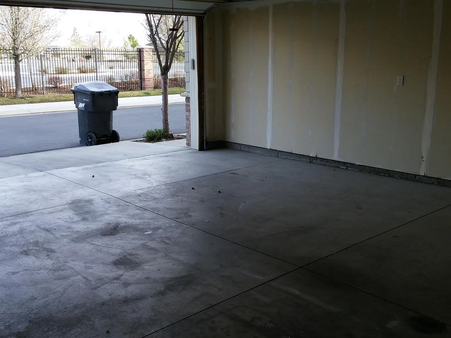 3 bed, 2.5 bath, 1579 sqft, $1,900 — Photo 4