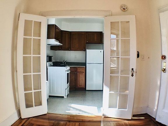 3rd image of 3753 62nd St APT 4C