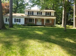 12 Wheeler Dr, Clifton Park, NY 12065