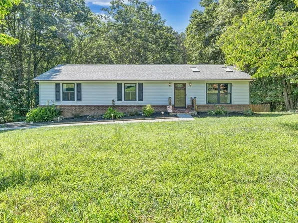 417 Parkview Dr, Blue Ridge, VA 24064