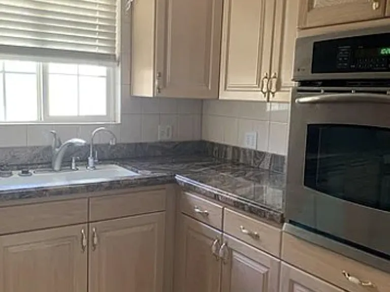 299 N Highland Dr — Photo 8