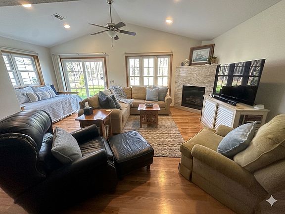 2nd image of 211 Miami Pl