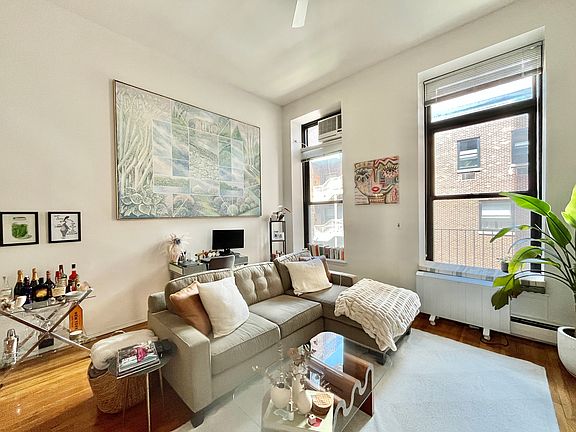 4th image of 250 Mercer St APT C417