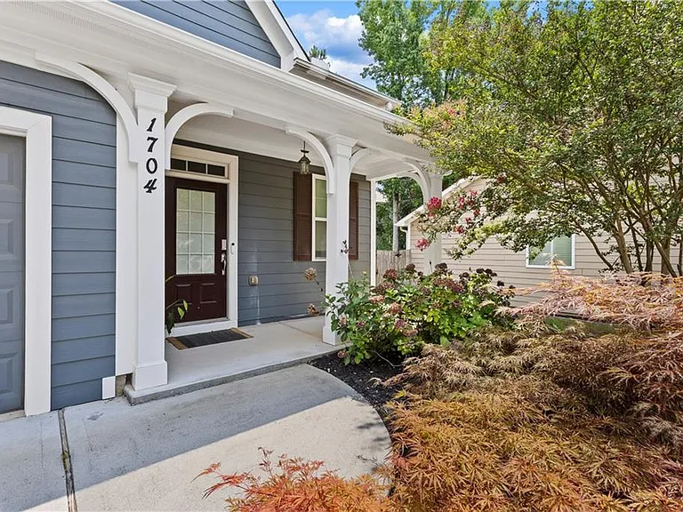 1704 Drew Dr NW — Photo 4