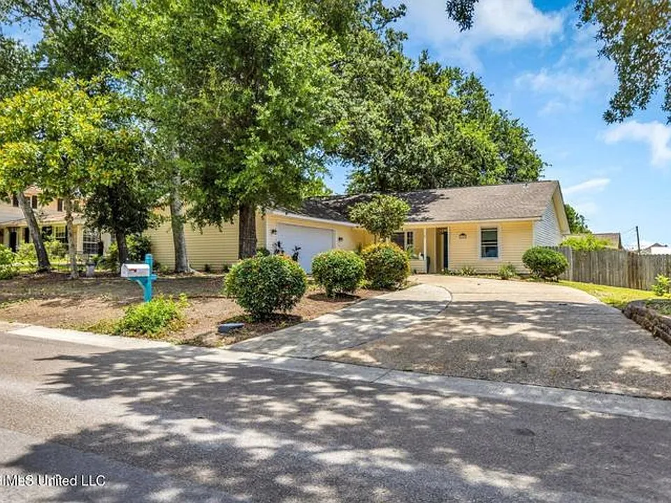 109 Palm Ave