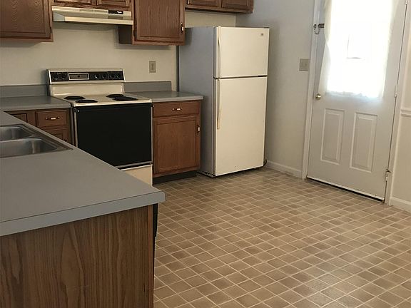 2nd image of 3744-B Oakwood Hills Dr