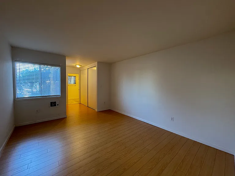 1820 Santa Clara Ave #102 — Photo 11