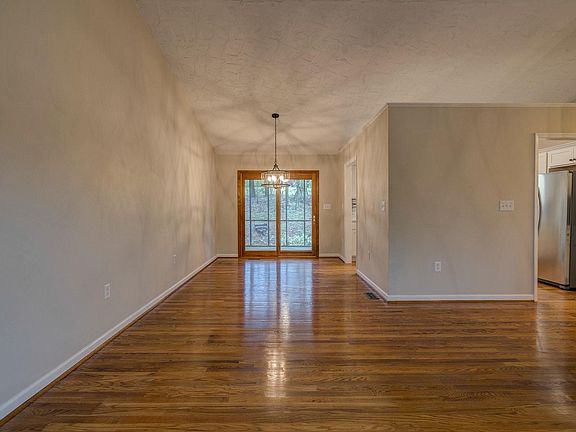 5th image of 1821 Melissa Cir