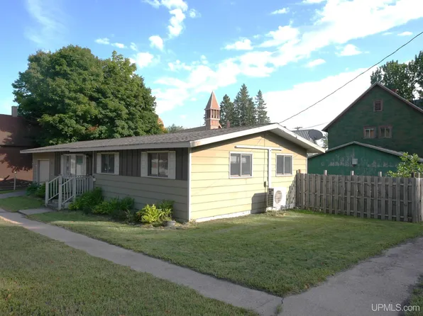 167 Pine St, Lake Linden, MI 49945
