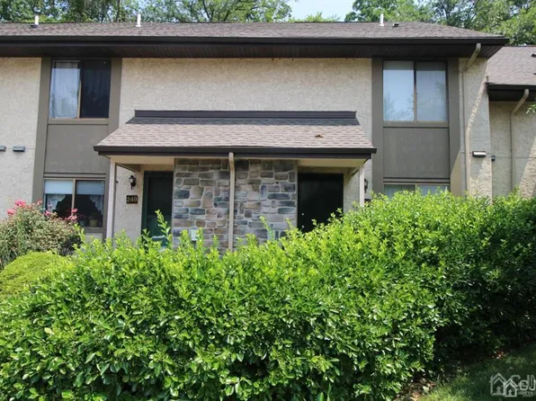 250 Hampshire Dr, Plainsboro, NJ 08536