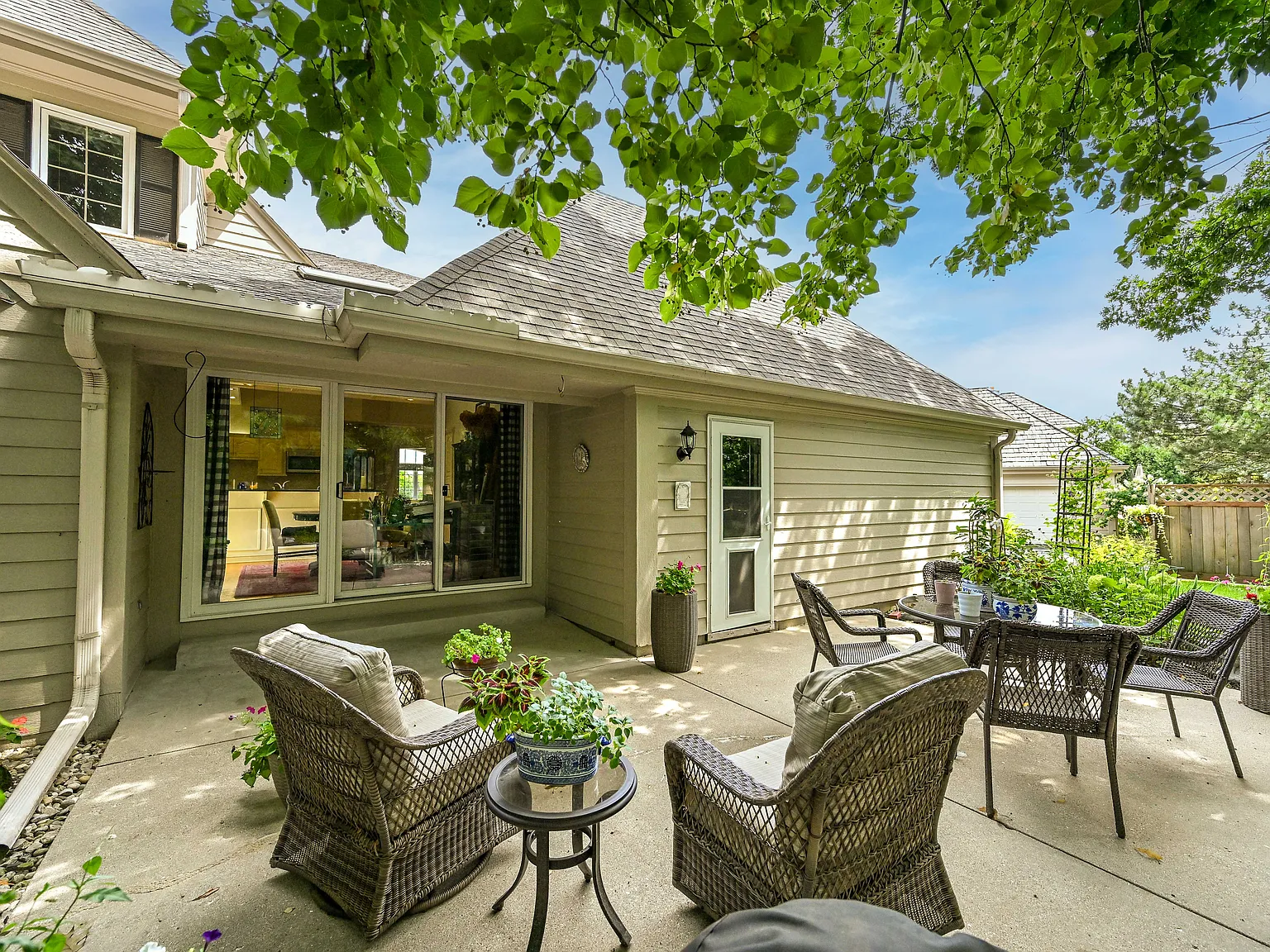 3 bed, 2.5 bath, 2900 sqft, $4,200 — Photo 3