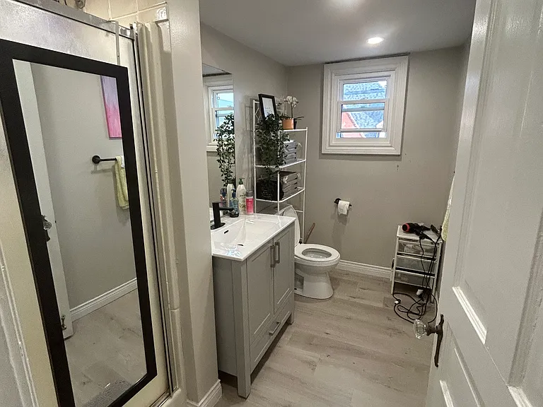 262 James St S #301 — Photo 11