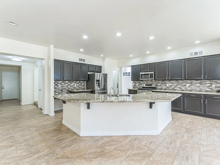 1111 W Washington Ave — Photo 24