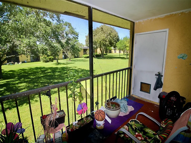 316 Meadows Cir #316 — Photo 8