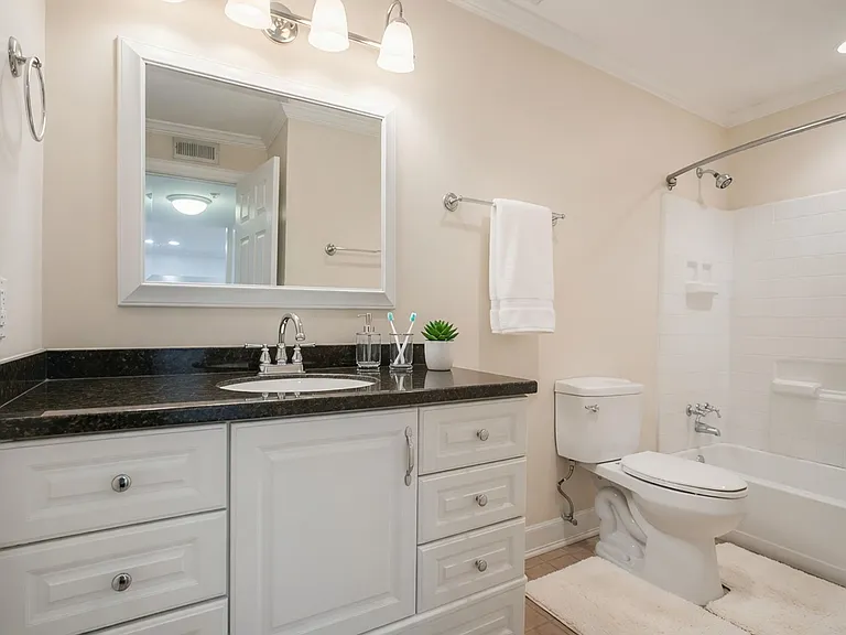 Heatherwood Apartments — Photo 6
