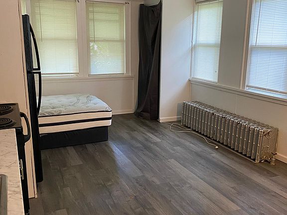 2nd image of 21 Locust Ave Floor 1