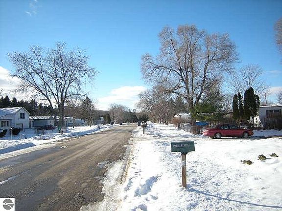 2nd image of 2068 Laura Dr