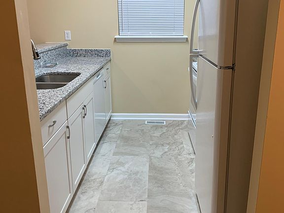 4th image of 200 Woodview Dr