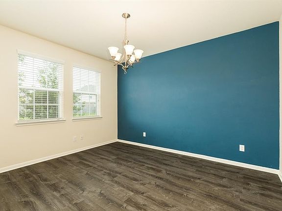 5th image of 1037 Luke Dr