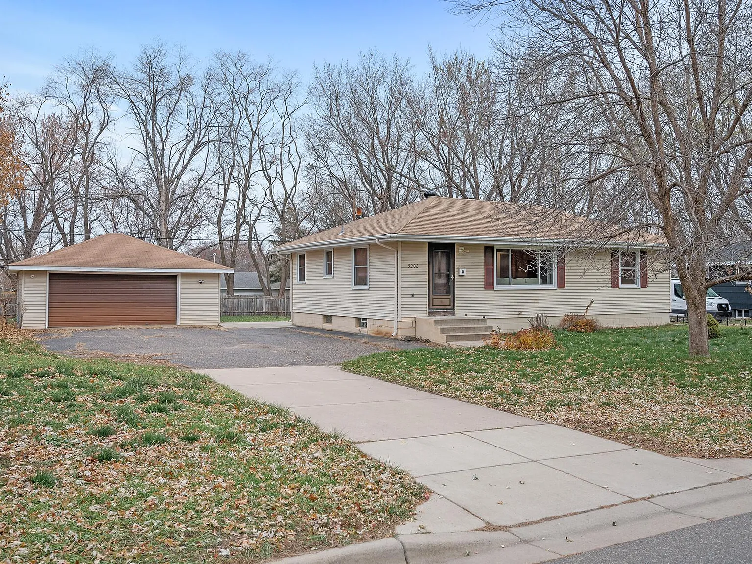 3 bed, 2100 sqft, $3,300 — Photo 3