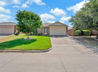 2733 Briscoe Dr, Fort Worth, TX 76108