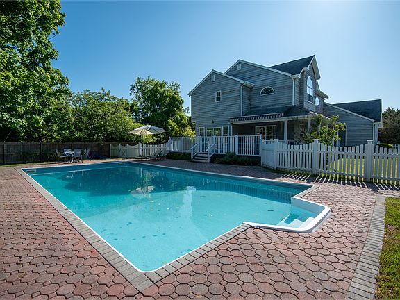 3rd image of 37 Tanners Neck Ln