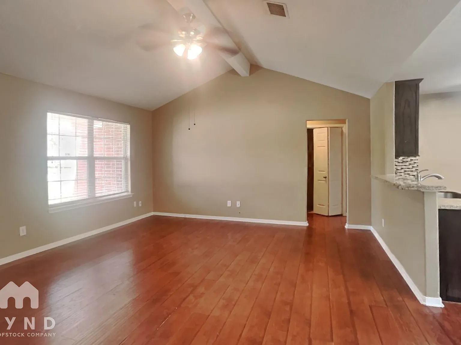3 bed, 2.0 bath, 1134 sqft, $1,699 — Photo 2