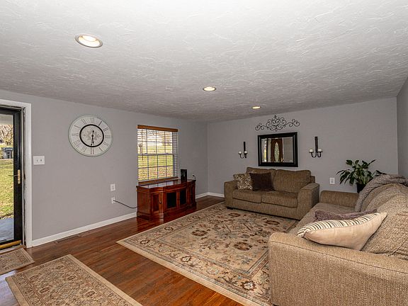 5th image of 6816 Terry Dr