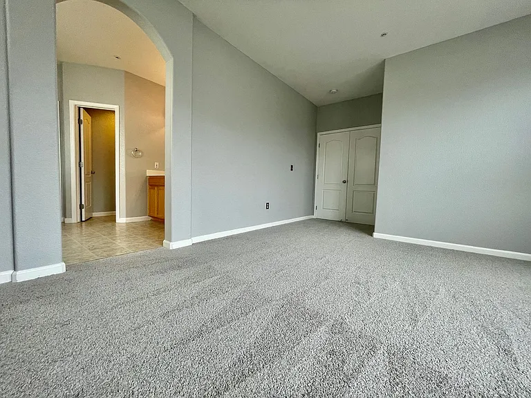 238 Laird Pl — Photo 8