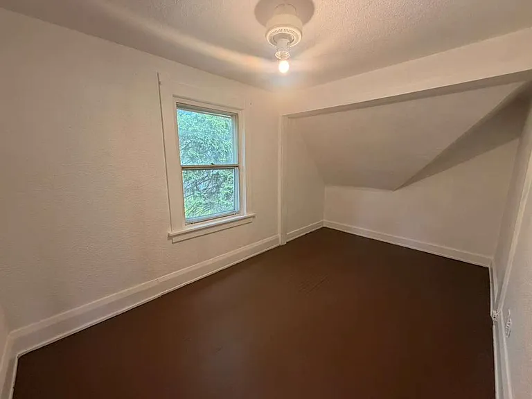 348 Spencer St — Photo 12