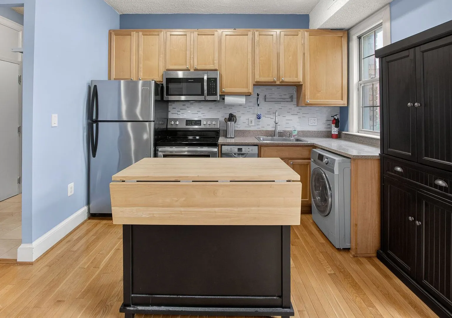 Sunny 1br with Balcony in Columbia Heights! First Month Free! — Photo 4
