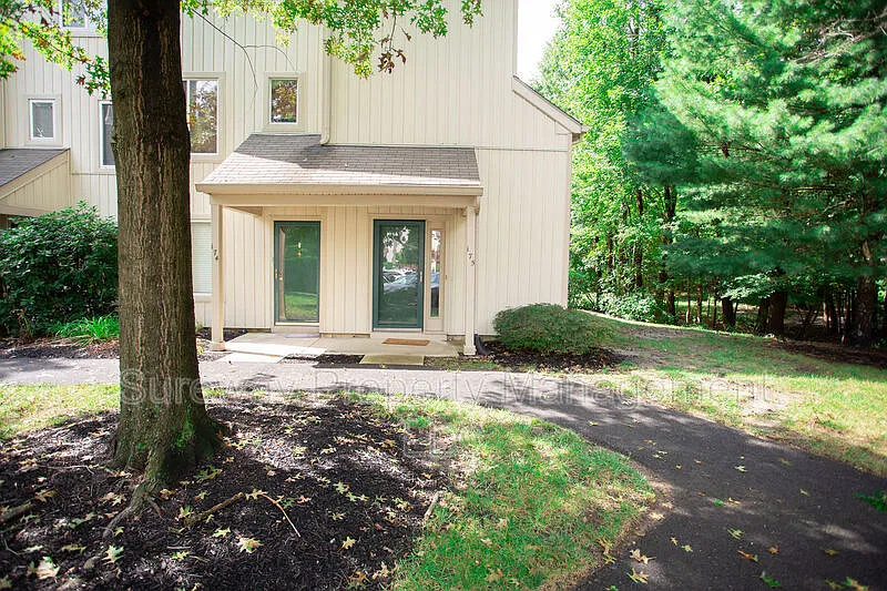 2 bed, 2.0 bath, 1297 sqft, $2,400 — Photo 2