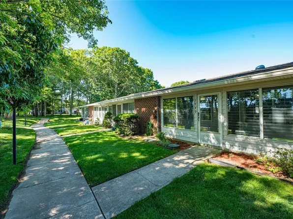 194D Newcastle Court #55+, Ridge, NY 11961