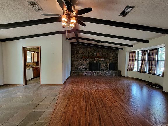 3rd image of 131 Lace Ln