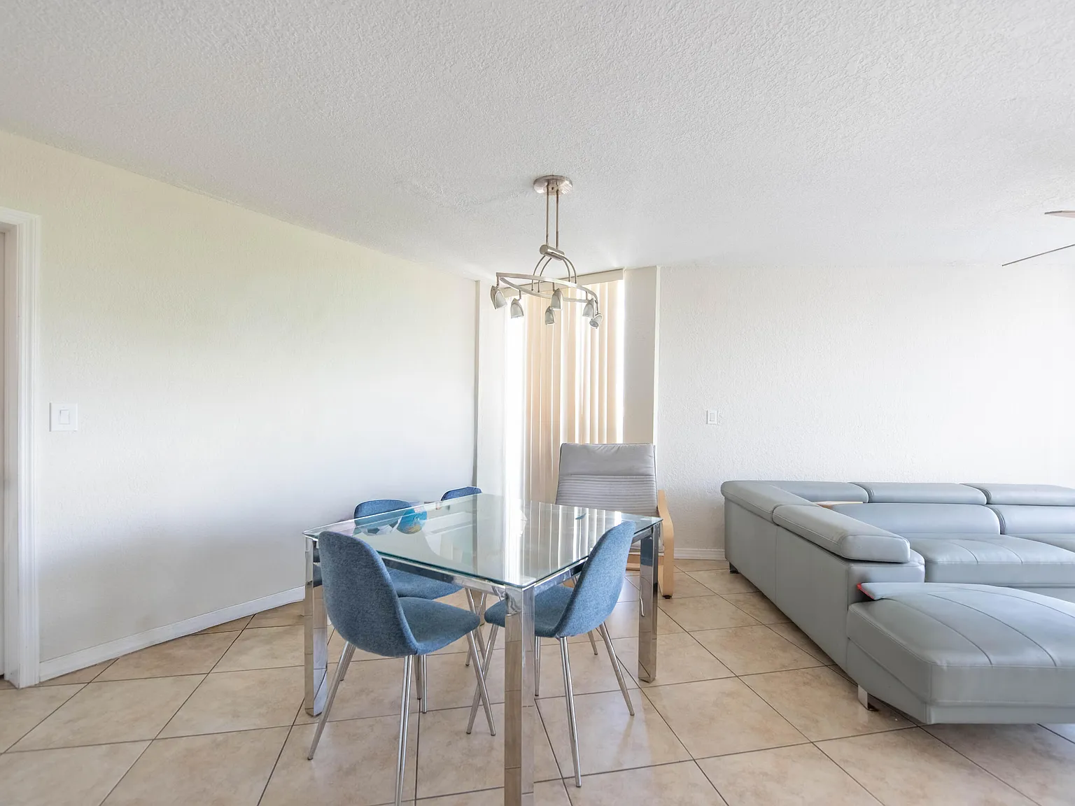 2 bed, 2.0 bath, 939 sqft, $2,150 — Photo 2