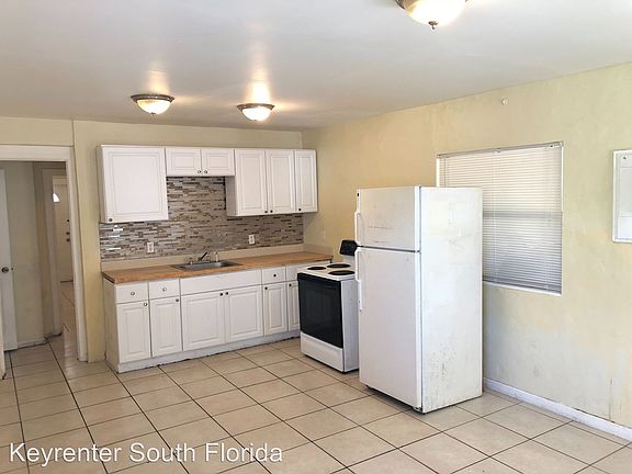 2nd image of 228 N C St APT 1