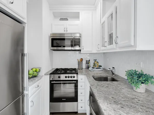 305 East 72nd Street 6IS image 4 of 5