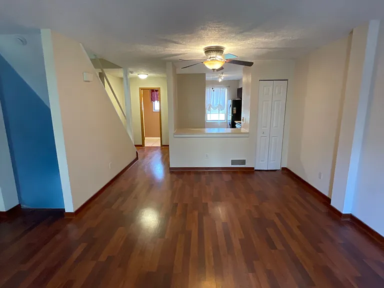210 Woodhaven Dr — Photo 4