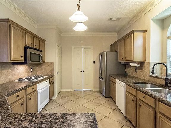 3rd image of 1109 Creekstone Dr