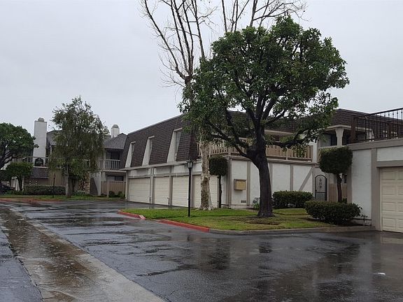 4th image of 9068 Wallingsford Ln
