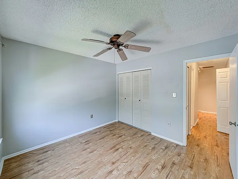 96 Versailles Ct — Photo 26