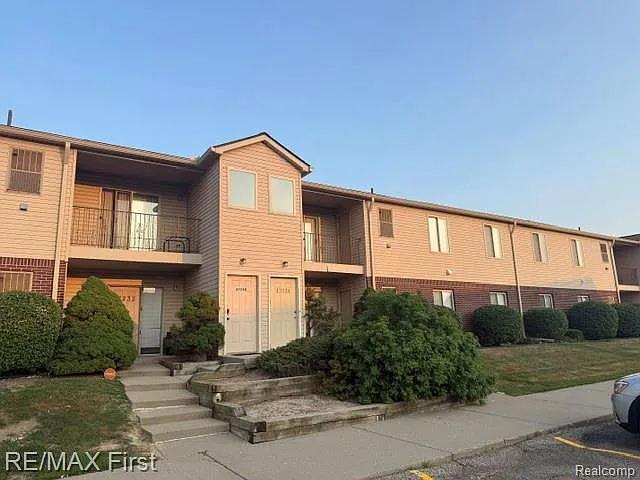 43234 Fountain Dr — Photo 2