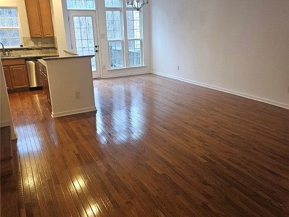 3rd image of 409 Creekwillow Dr