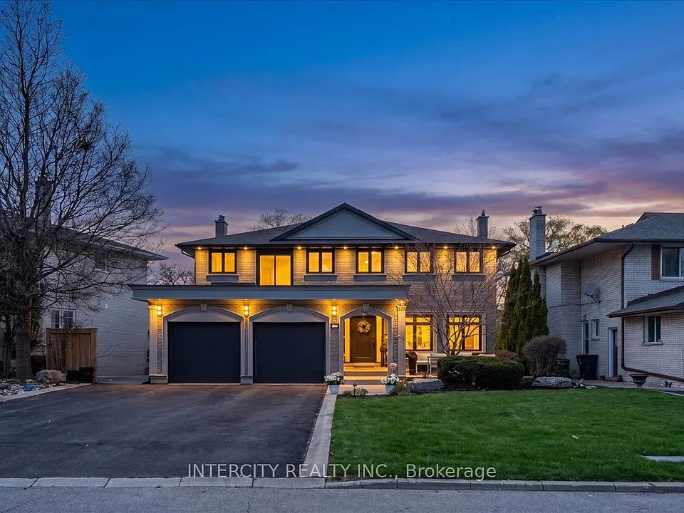 61 Golfwood Hts