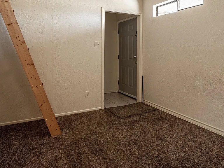 212-214 Miller Dr — Photo 3