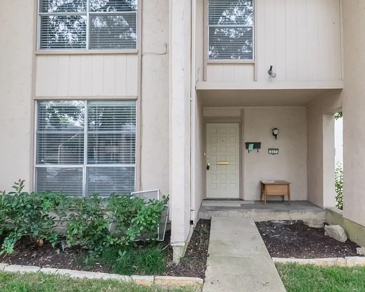 317 Valley Park Dr — Photo 1