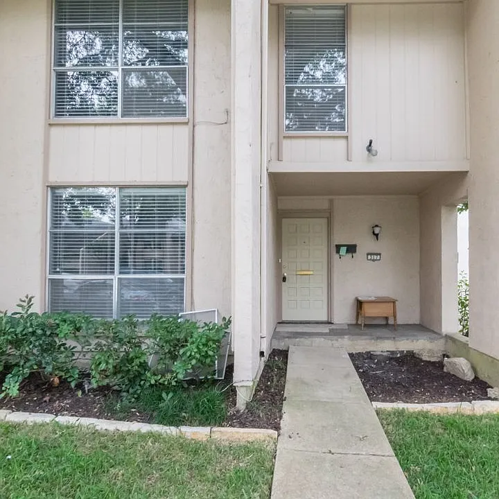 317 Valley Park Dr