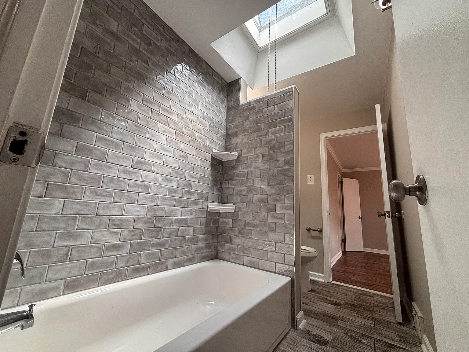 1 bed, 700 sqft, $1,300 — Photo 2